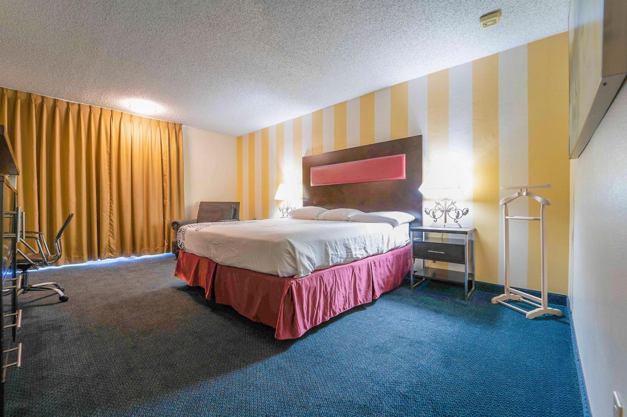 Royal Plaza Inn Indio Exterior photo