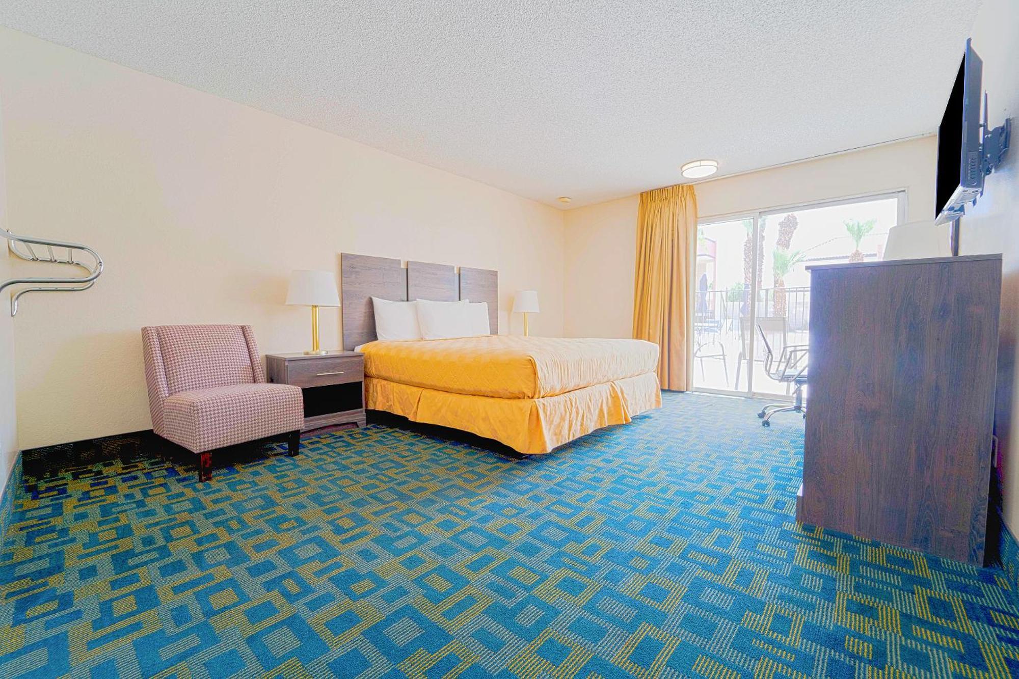Royal Plaza Inn Indio Exterior photo