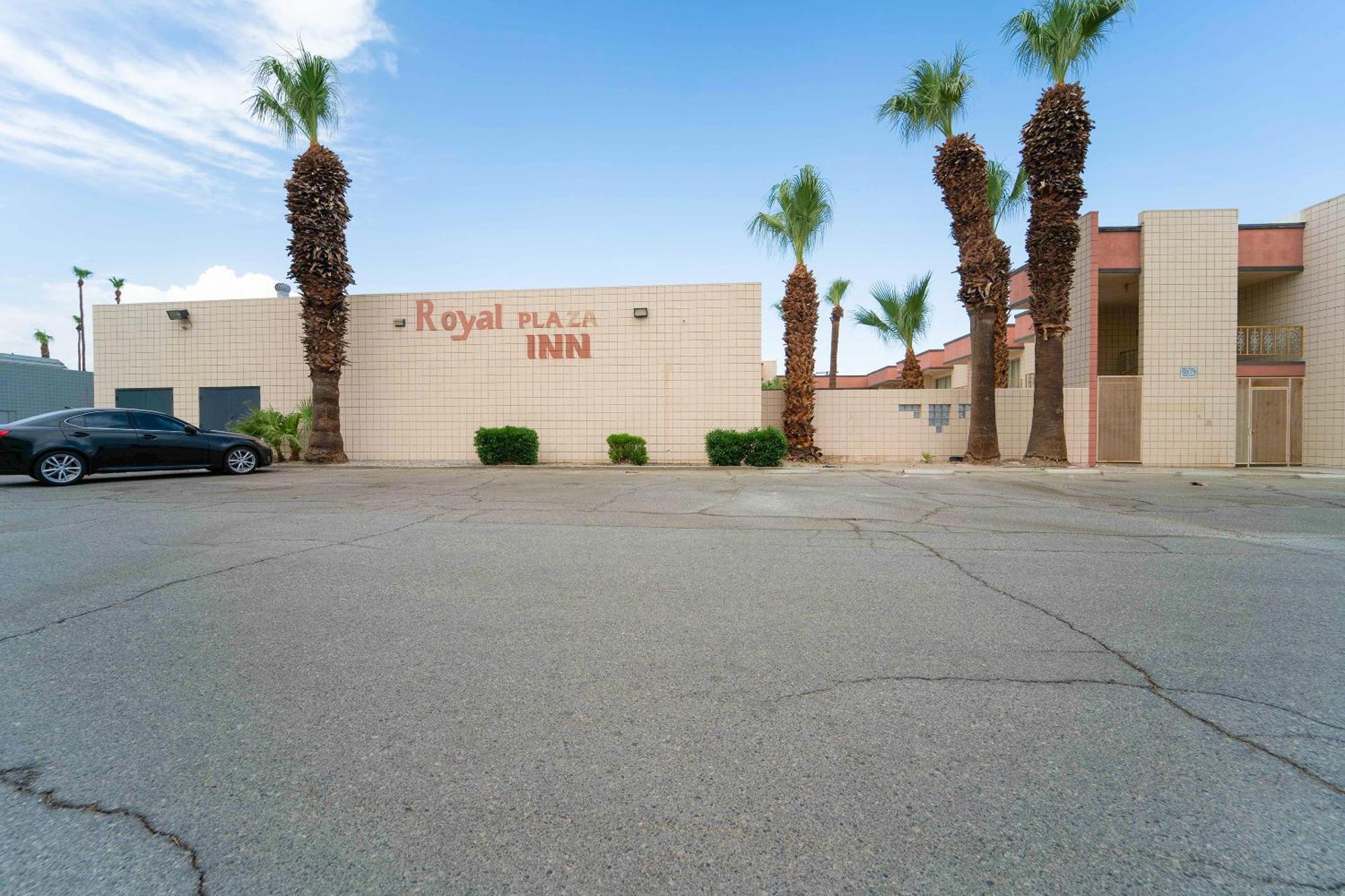 Royal Plaza Inn Indio Exterior photo